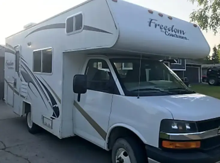 24 FT RV Motorhomes (up to 6) Typical Exterior (2406 Shown)