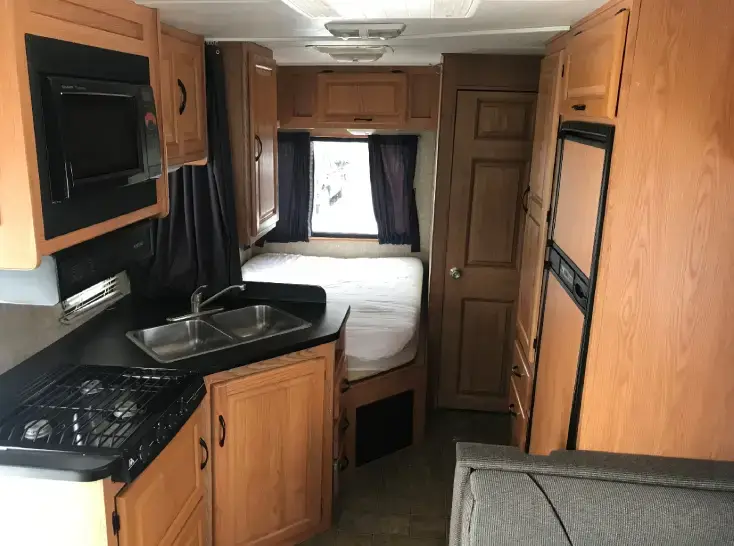 24 FT RV Motorhomes (up to 6) Typical Rear Bedroom, bath and Kitchen(2507 Shown)